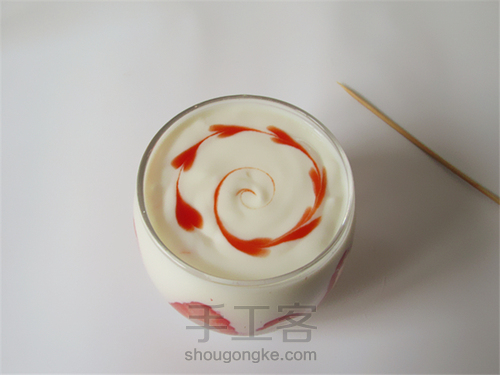 草莓酸奶饮女性的朋友 第6步