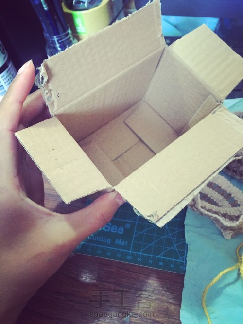 废纸盒改造收纳盒 第4步