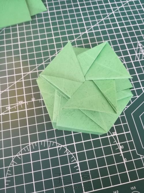 六边折纸盒 第22步