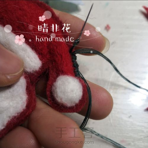 羊毛毡 圣诞老人胸针 第10步