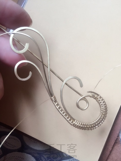 由线条转变而来的--卷花贝片胸针 第9步