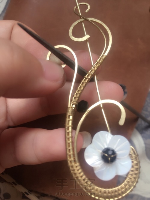 由线条转变而来的--卷花贝片胸针 第12步