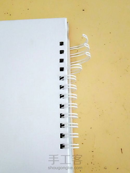 旧台历变身小挂钩(超简单) 第1步