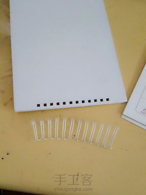 旧台历变身小挂钩(超简单) 第2步