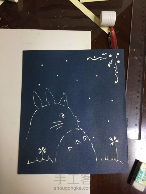DIY：龙猫刻纸夜灯 第7步