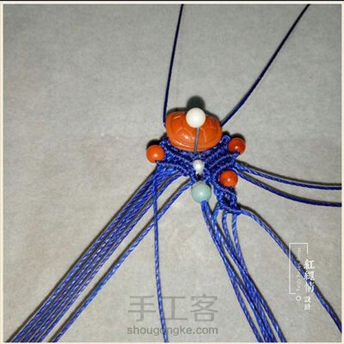 南红小富甲手绳 第39步