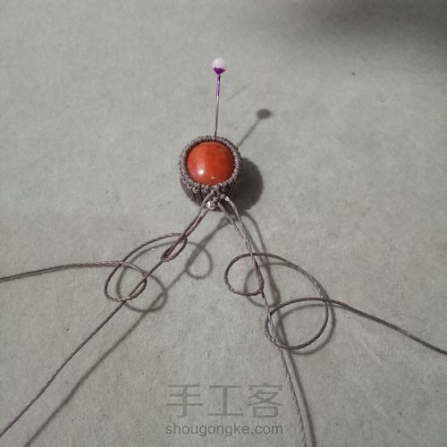 南红包石花样手绳 第8步
