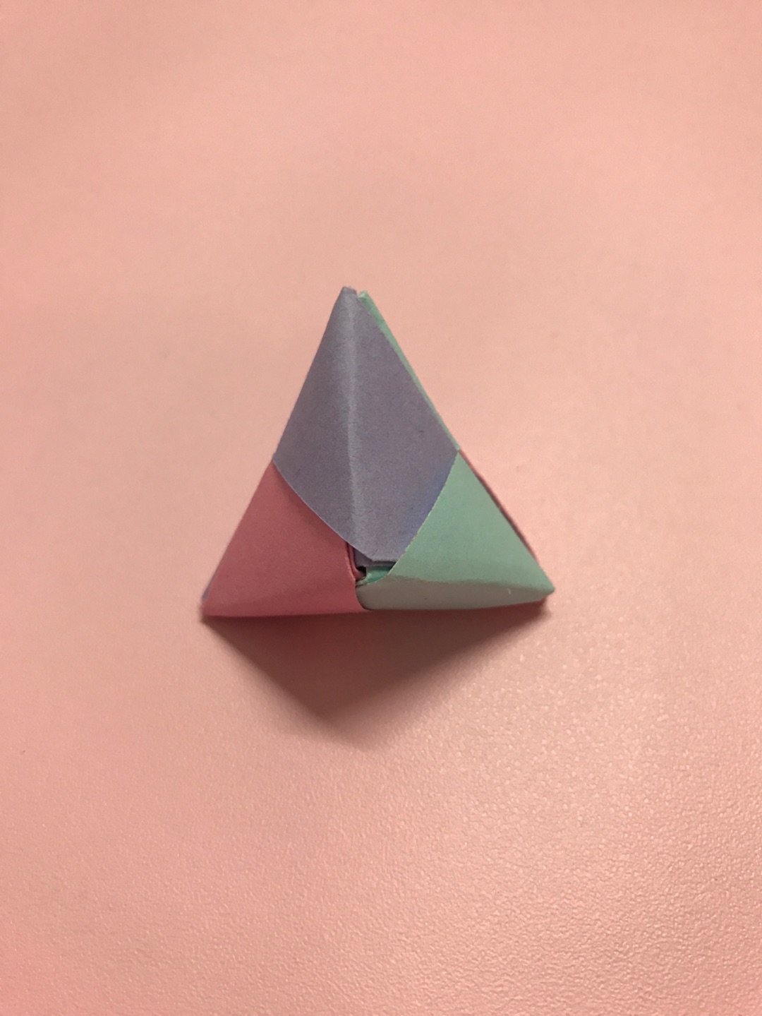 非常简单的一款基础折纸，是组合折纸的基础