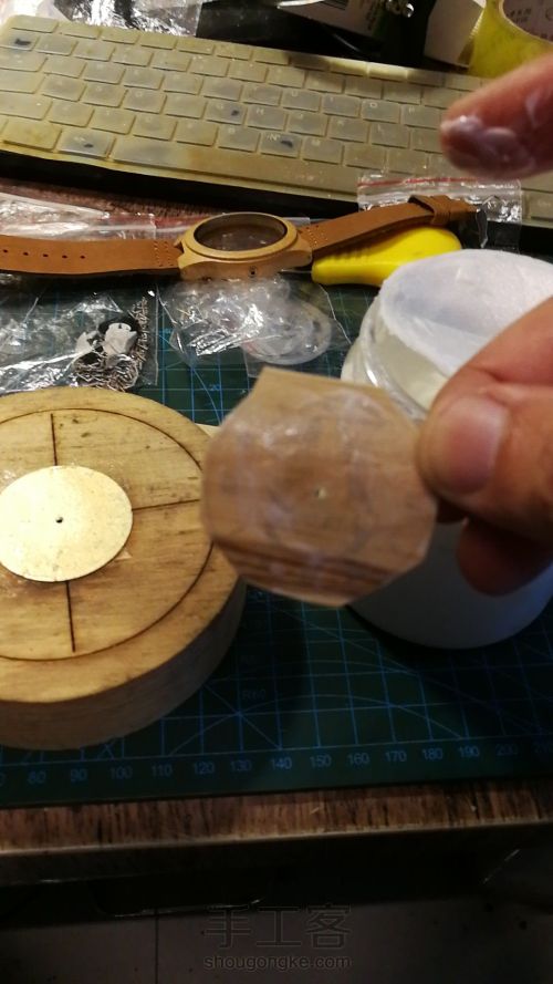 制作一块木头手表 第3步