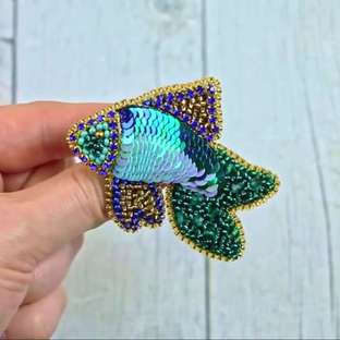鱼胸针
