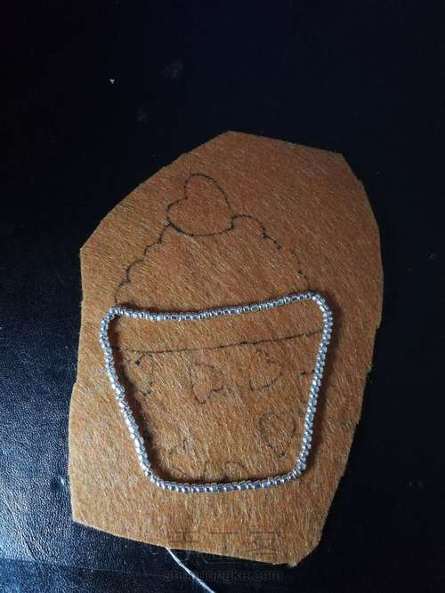 冰淇淋胸针 第1步