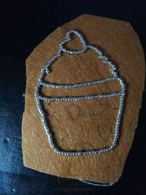 冰淇淋胸针 第2步