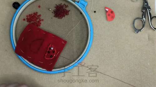 瓢虫胸针 第2步