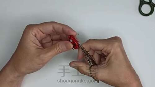 瓢虫胸针 第4步