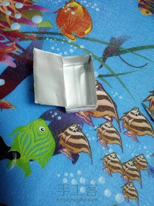 牛奶瓶收纳盒 第2步