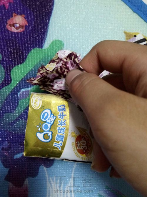 牛奶瓶收纳盒 第3步