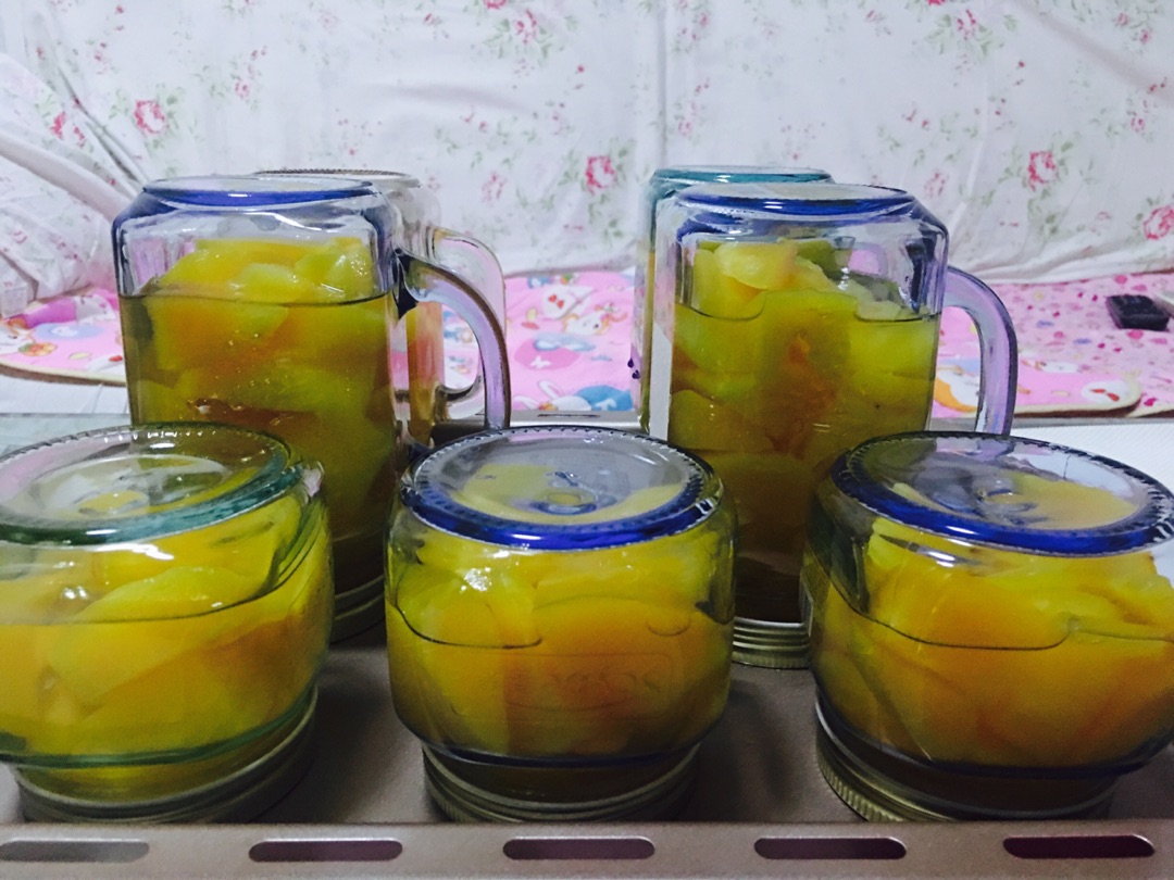 炎炎夏日，趁着黄桃上市的季节，赶紧做几个罐头尝尝，勾起小时候的味道