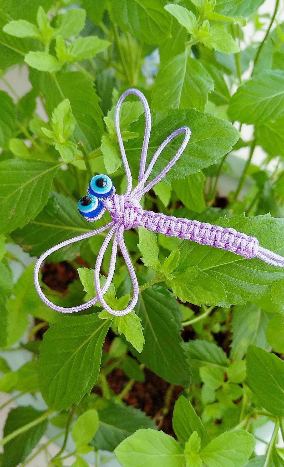 运用简单的平结便可做出多彩的小蜻蜓