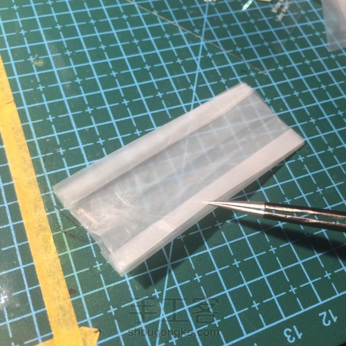 制作一个微缩塑料袋 第4步