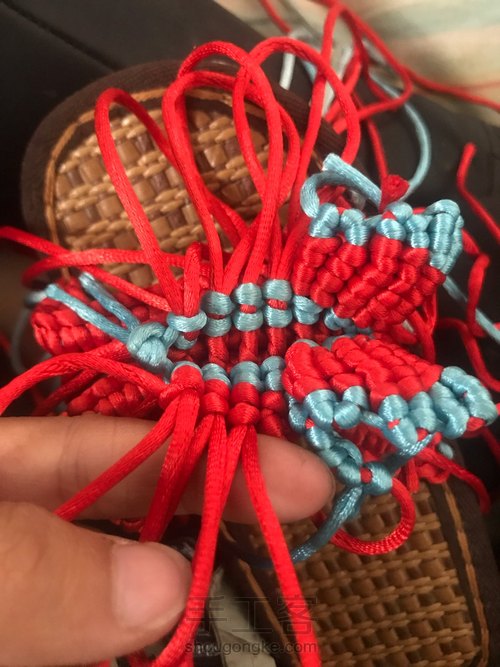 编织立体蝴蝶凉鞋 第25步