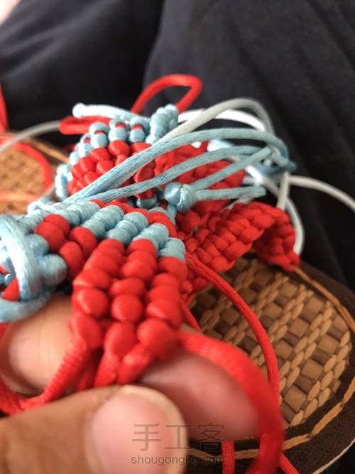 编织立体蝴蝶凉鞋 第34步