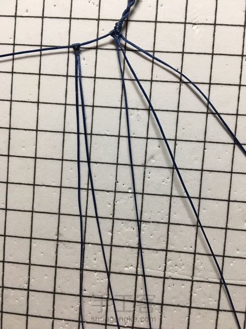 适合刚学会斜卷结的一款手绳 第11步