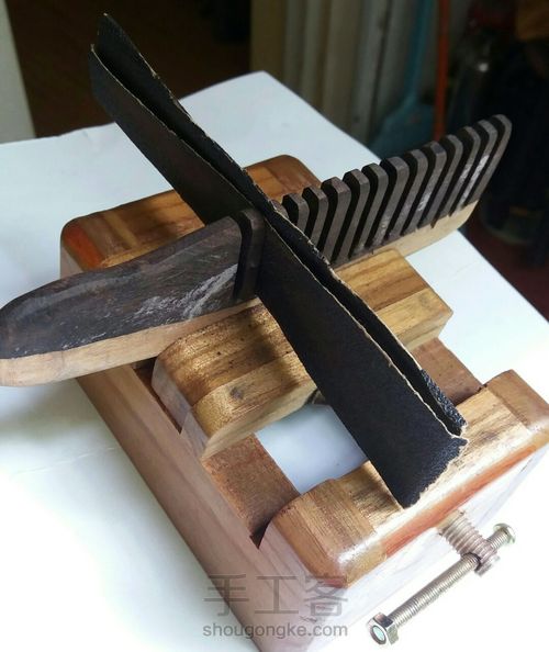 给姑娘做了把奶油小梳子 第4步