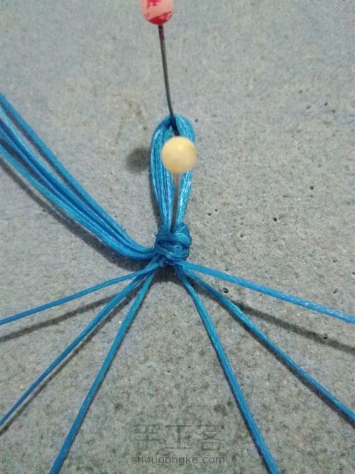 线头版吊坠 第2步