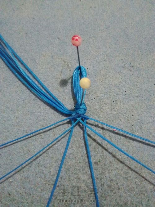 线头版吊坠 第3步