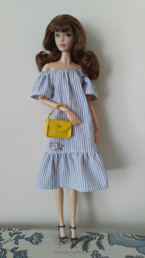 【桑莲娃衣教程】给芭比娃娃做件简单的露肩裙