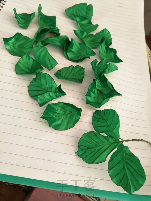 丝带玫瑰花叶子 第7步