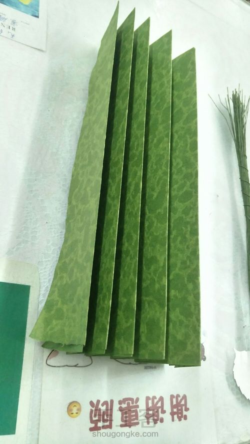 纸藤玫瑰花叶子 第2步