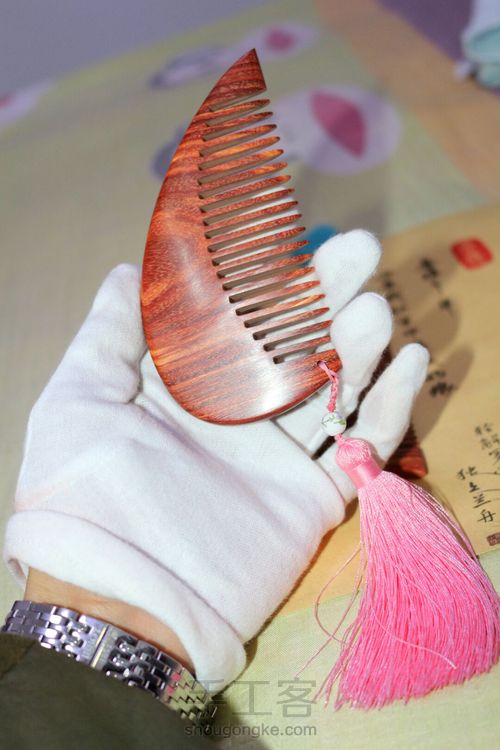 一对情侣檀木梳 第3步