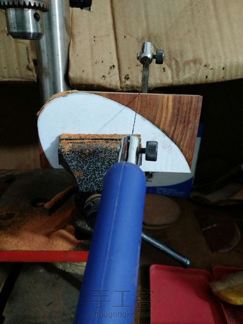 一对情侣檀木梳 第5步