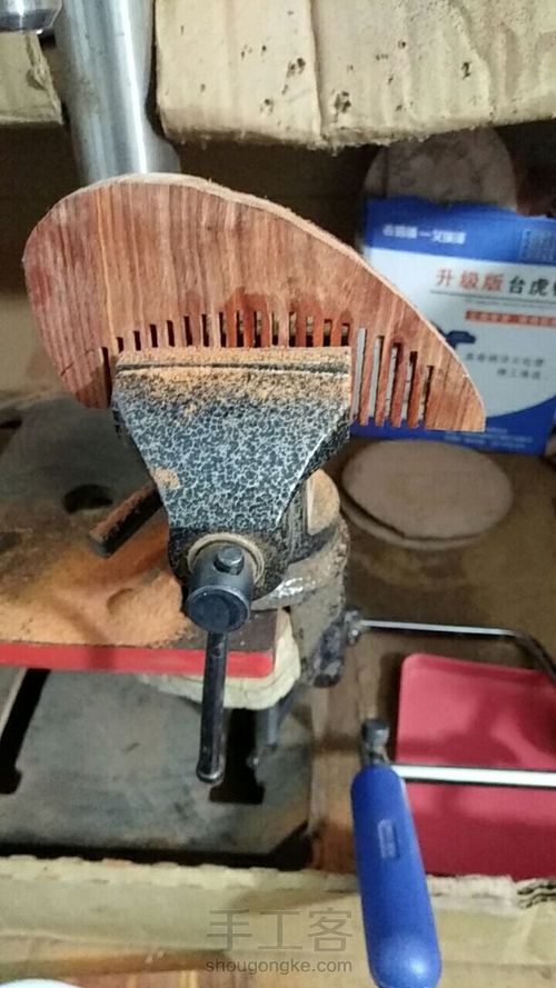 一对情侣檀木梳 第6步