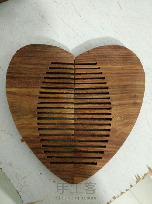 一对情侣檀木梳 第7步