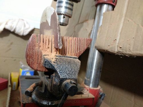 一对情侣檀木梳 第8步