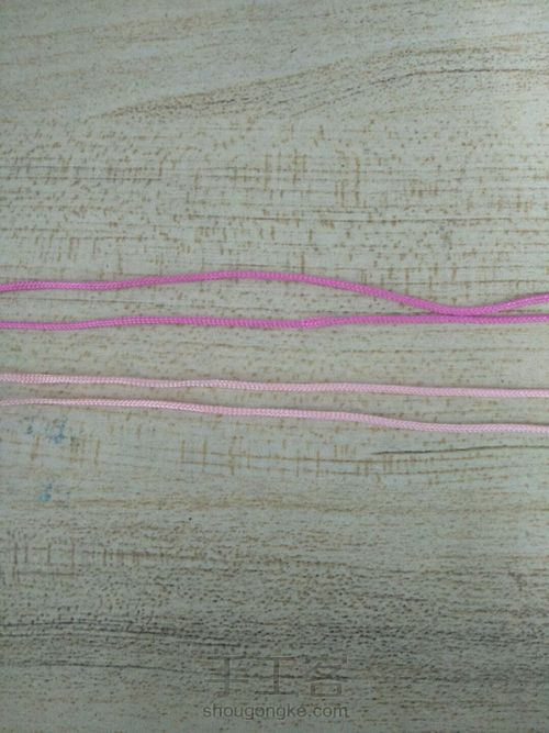 一条无名手链。 第1步