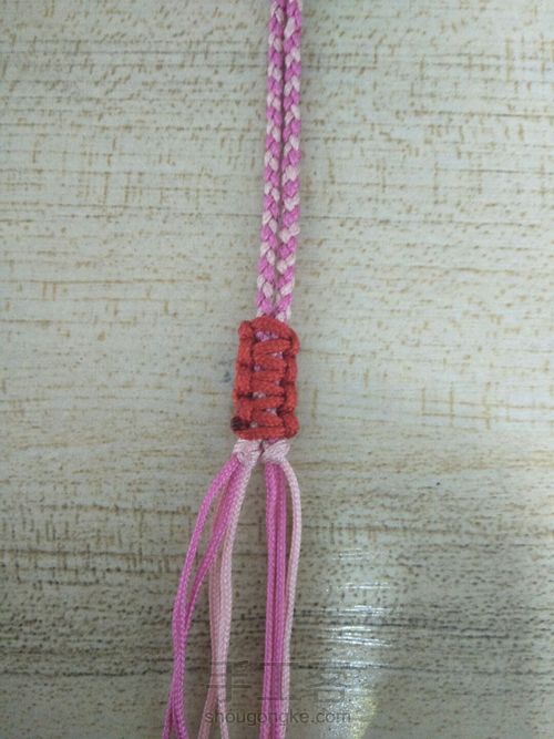 一条无名手链。 第7步