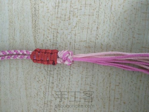 一条无名手链。 第8步