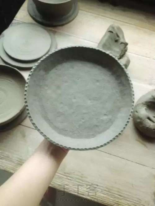 如何做一个陶瓷盘子

 第6步