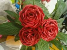 简单易学的纸玫瑰，送给自己最爱的人。后续还会发纸玫瑰花束的包装方法，敬请期待