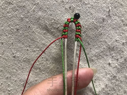 简单的双色雀头结扣眼 第11步