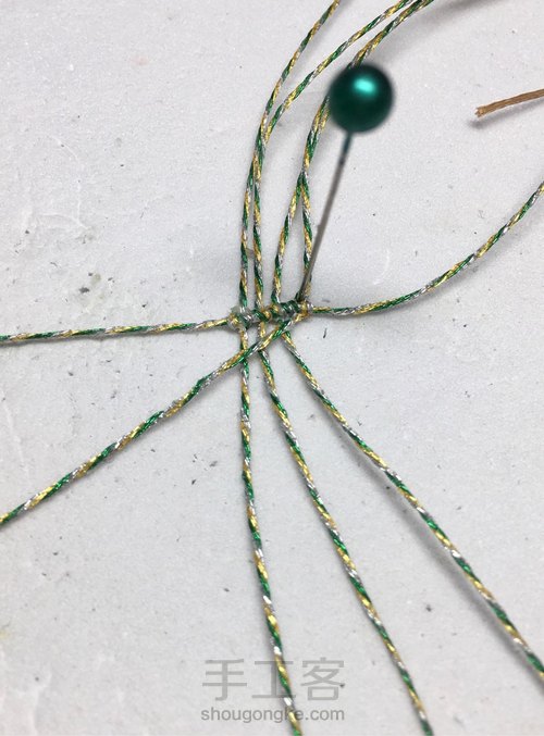 战国红彩金蜡包边项坠 第4步