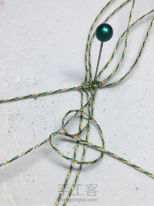 战国红彩金蜡包边项坠 第5步