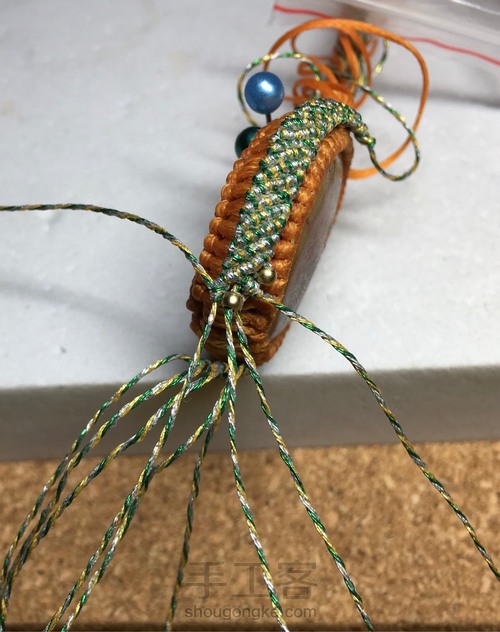 战国红彩金蜡包边项坠 第14步