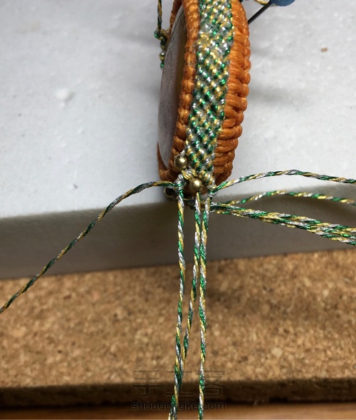 战国红彩金蜡包边项坠 第15步