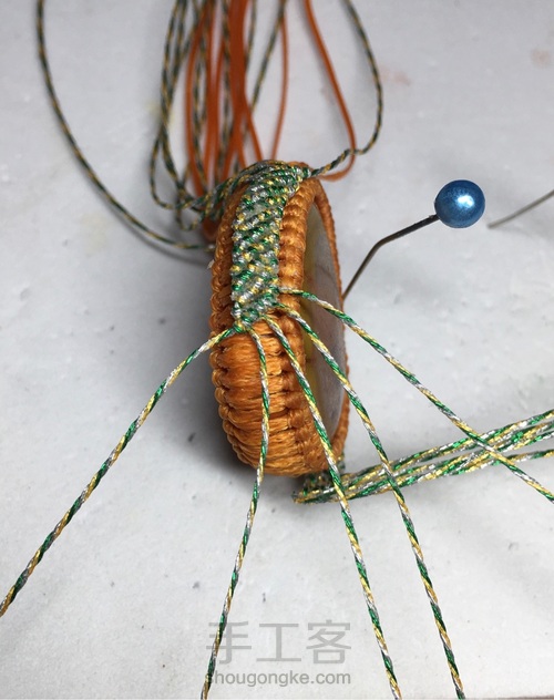 战国红彩金蜡包边项坠 第10步