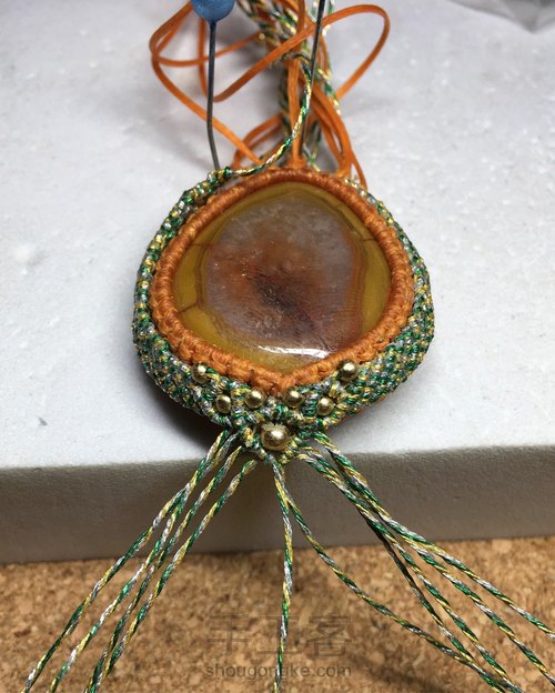 战国红彩金蜡包边项坠 第26步