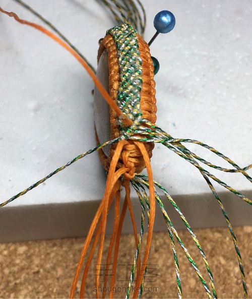 战国红彩金蜡包边项坠 第29步